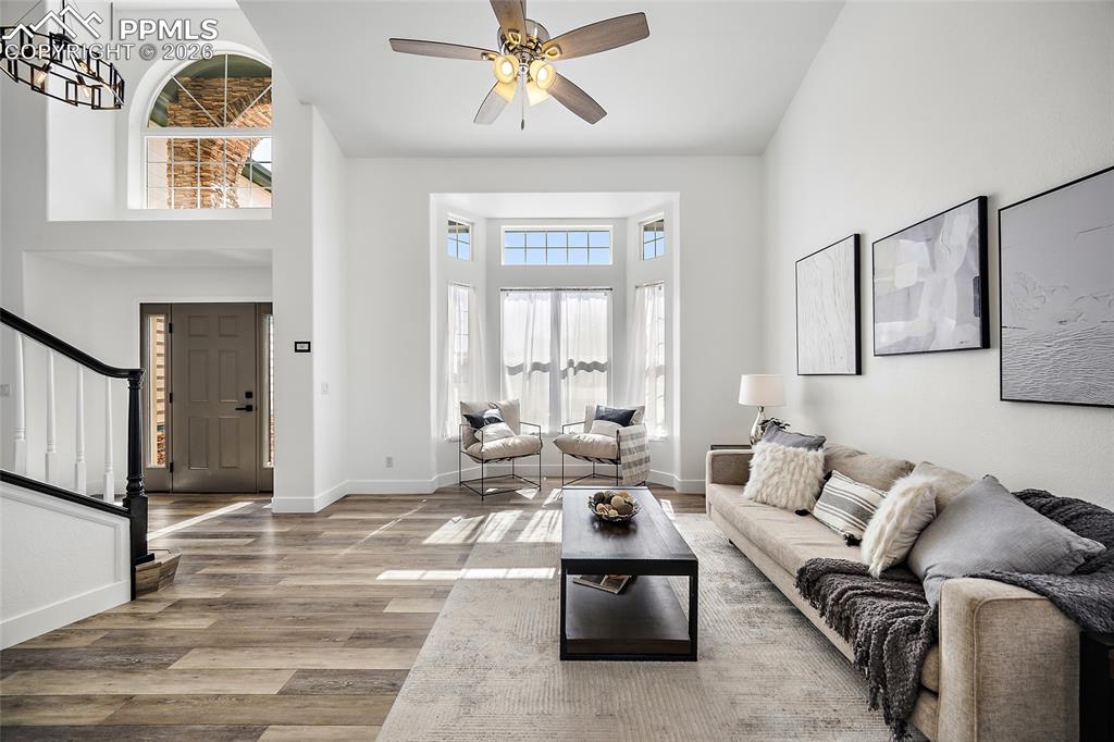 Image 9 of 50: Living Room