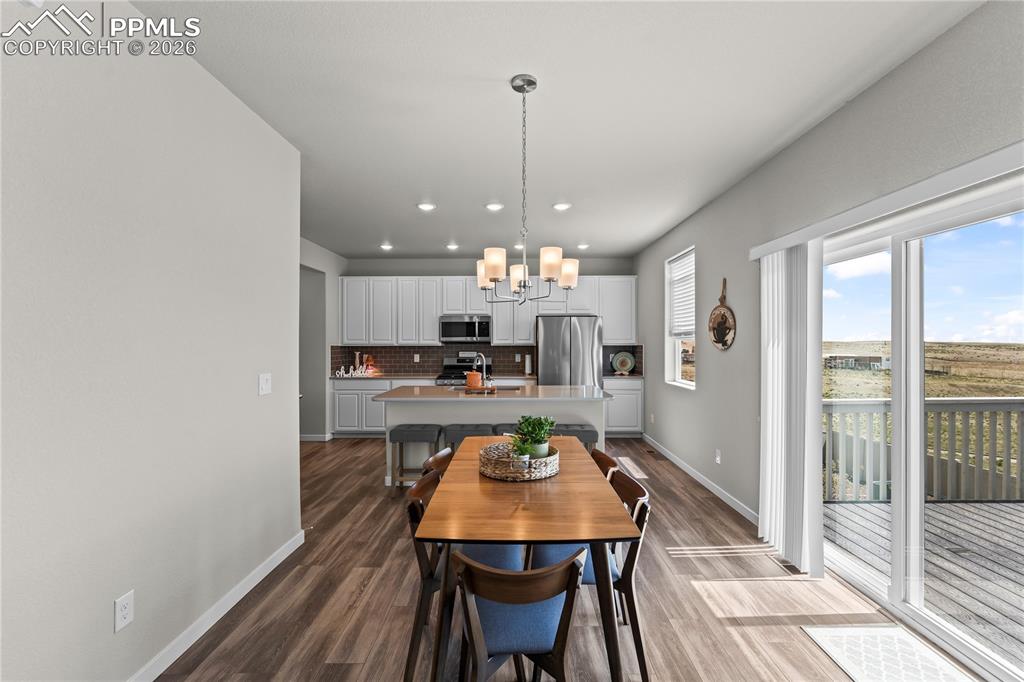 Image 16 of 46: Dining Area