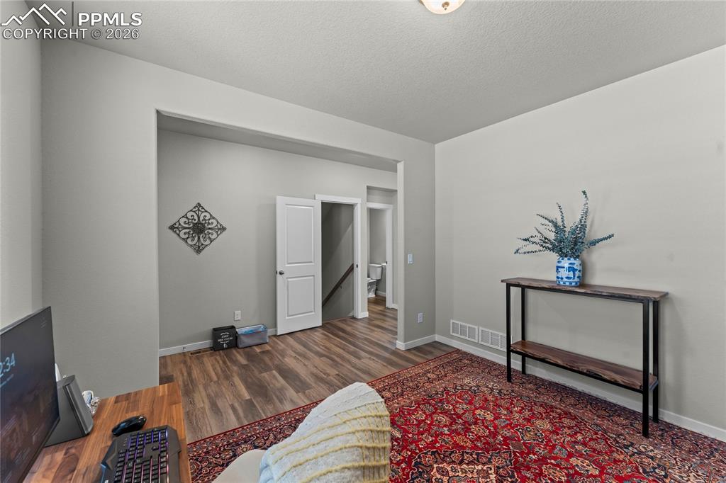 Image 9 of 46: Sitting Room