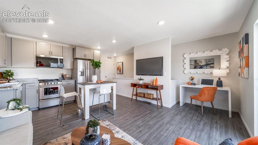 Image 16 of 26: *Photos of a model home*