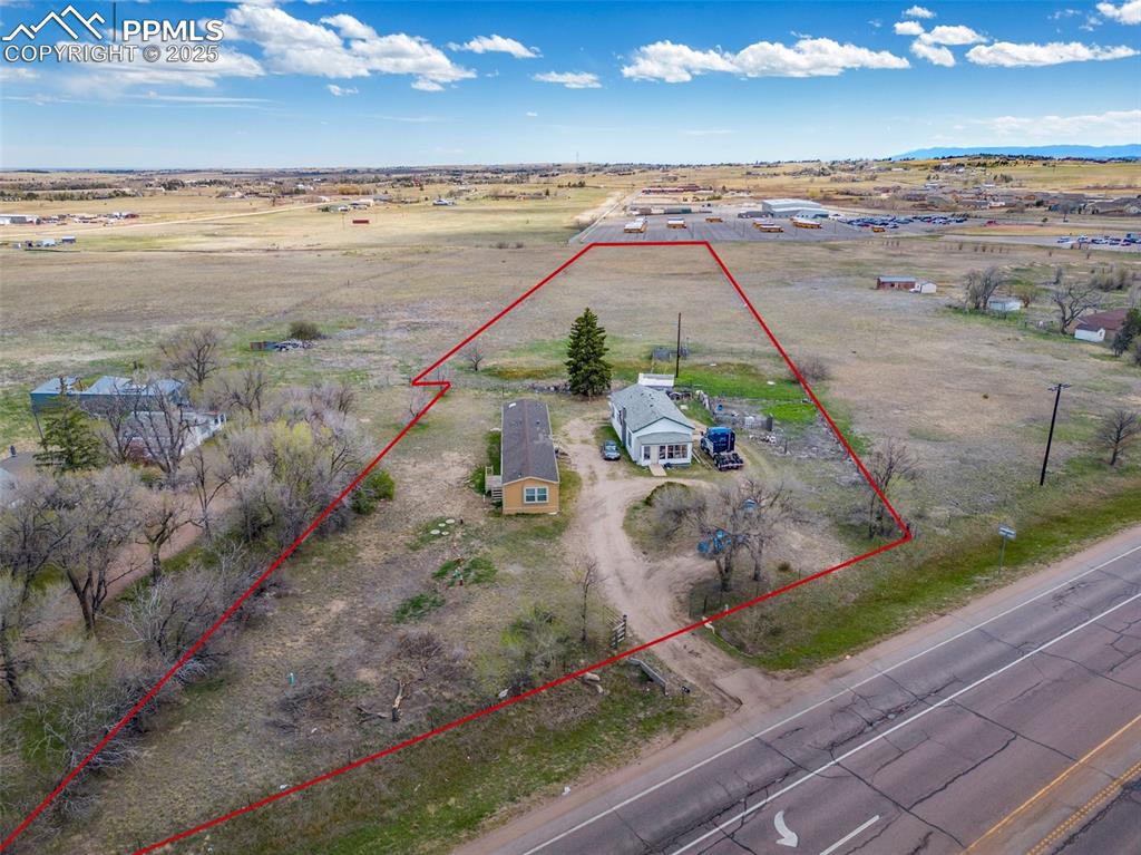 Image 2 of 7: Property Lines are Approximate and not a survey.