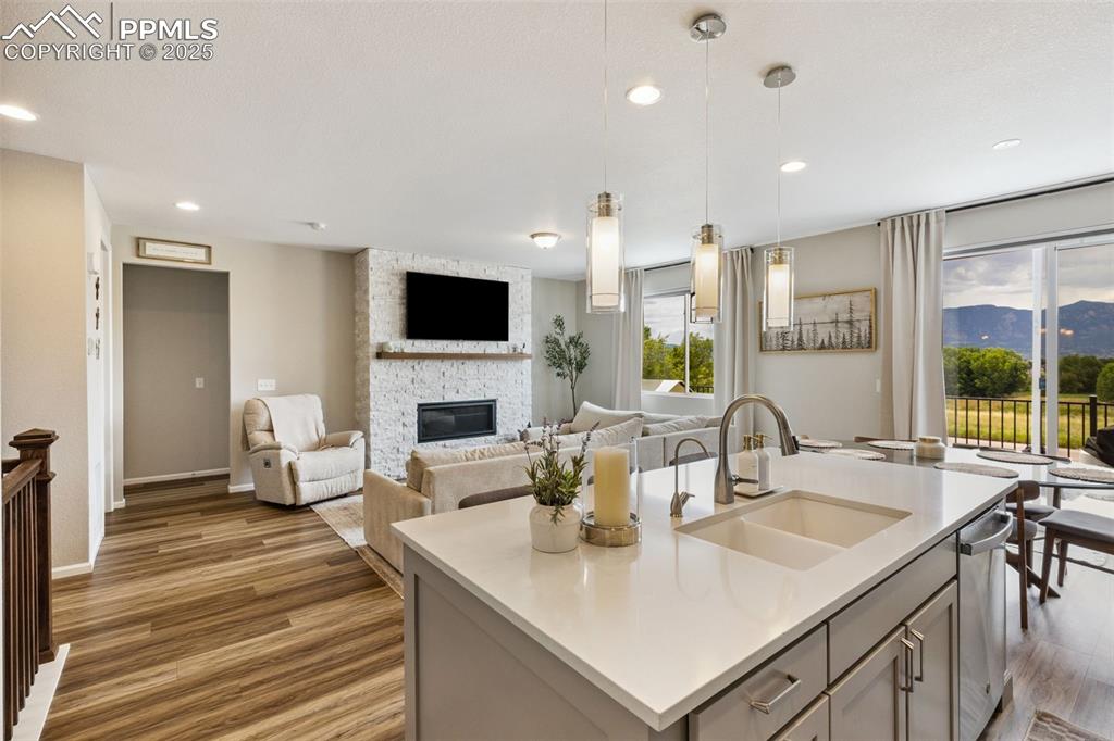 Image 10 of 45: Kitchen