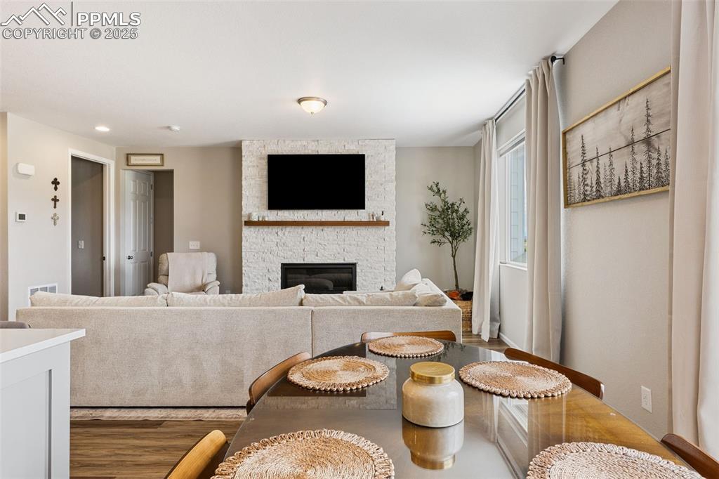 Image 15 of 45: Dining Area