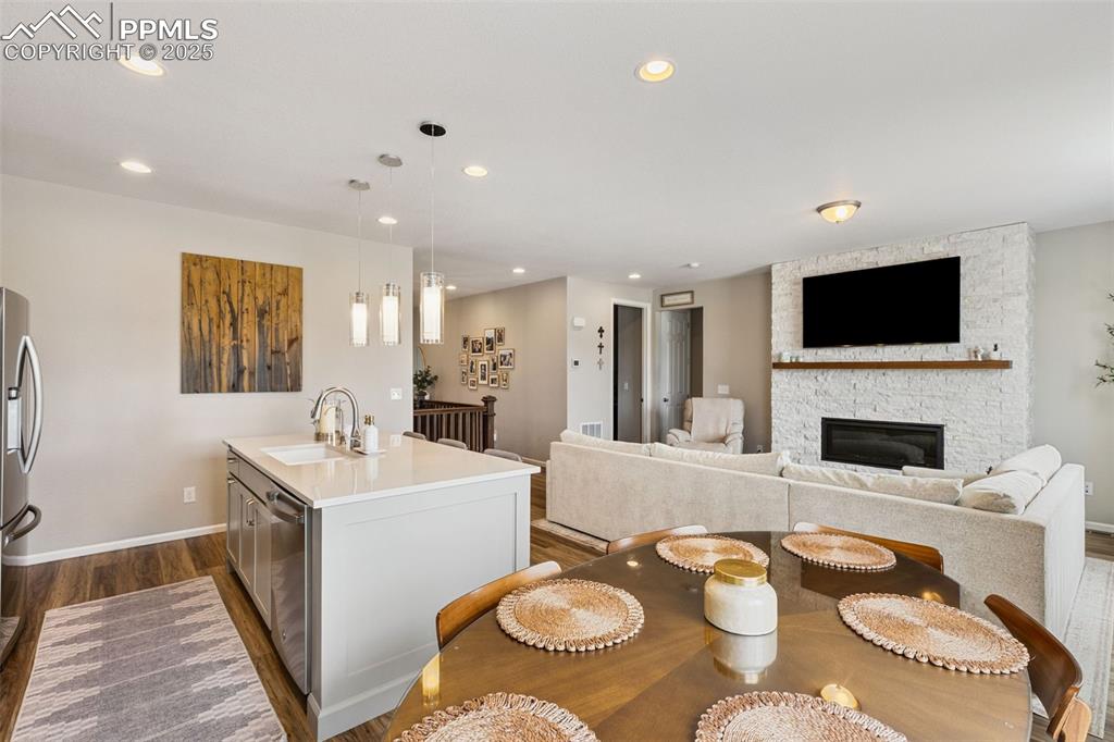 Image 16 of 45: Kitchen