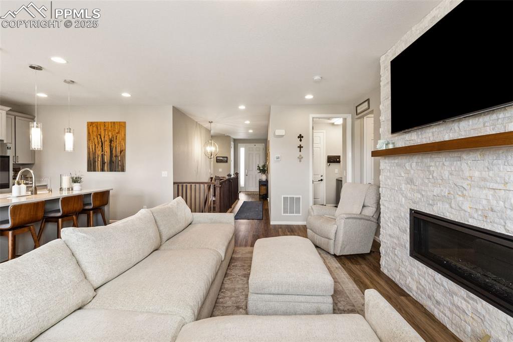 Image 5 of 45: Living Room