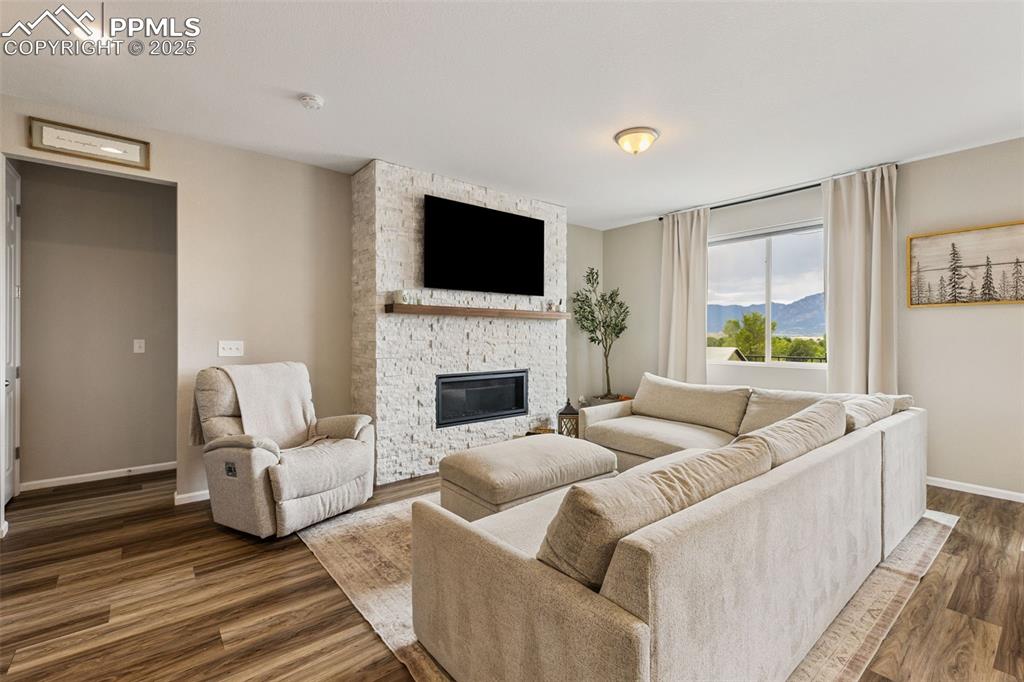 Image 9 of 45: Living Room