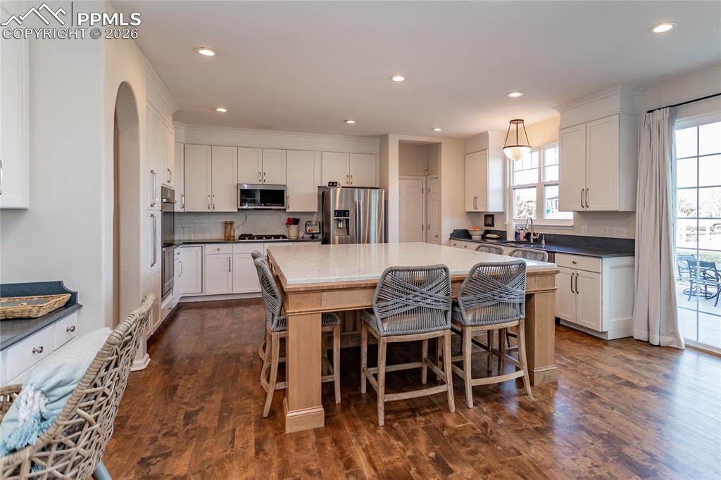 Image 14 of 50: Kitchen