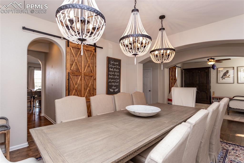 Image 22 of 50: Dining Area