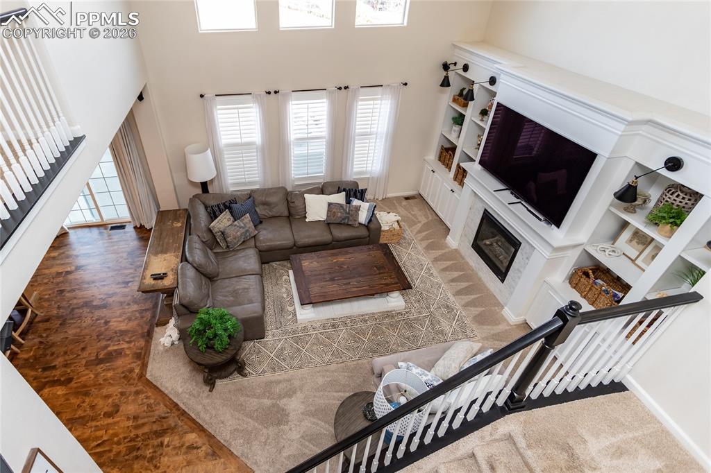 Image 23 of 50: Overhead of living room