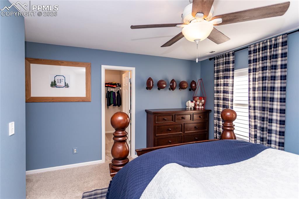 Image 38 of 50: Bedroom