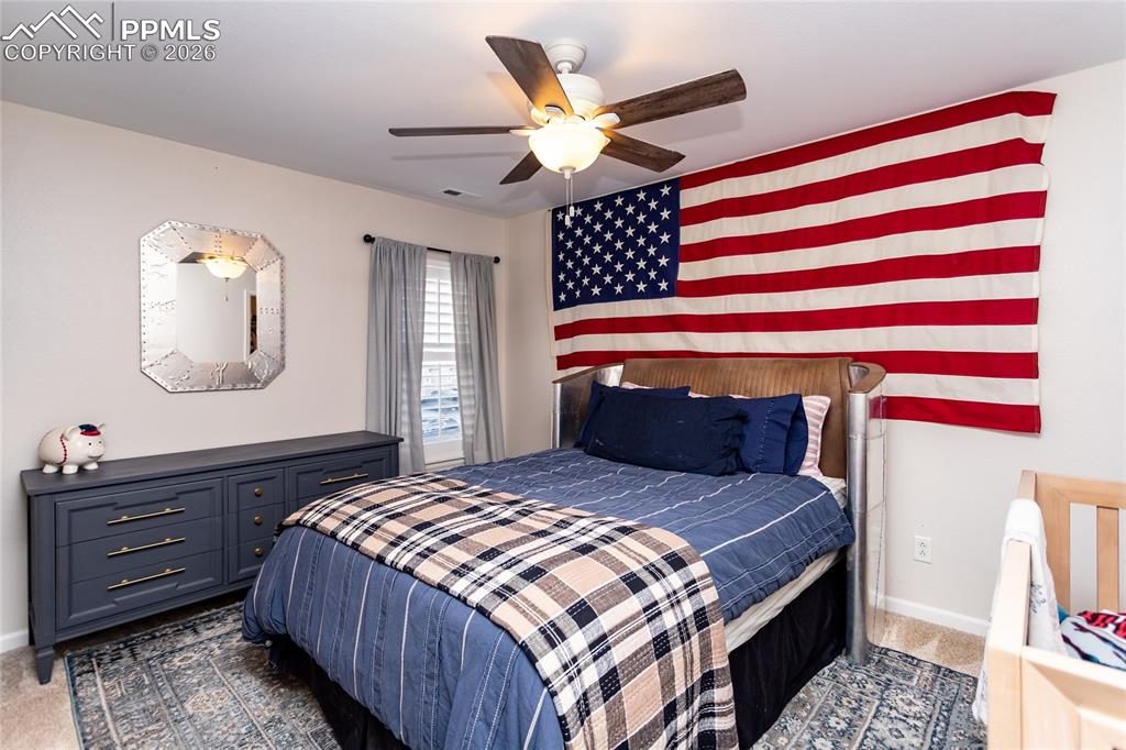 Image 39 of 50: Bedroom