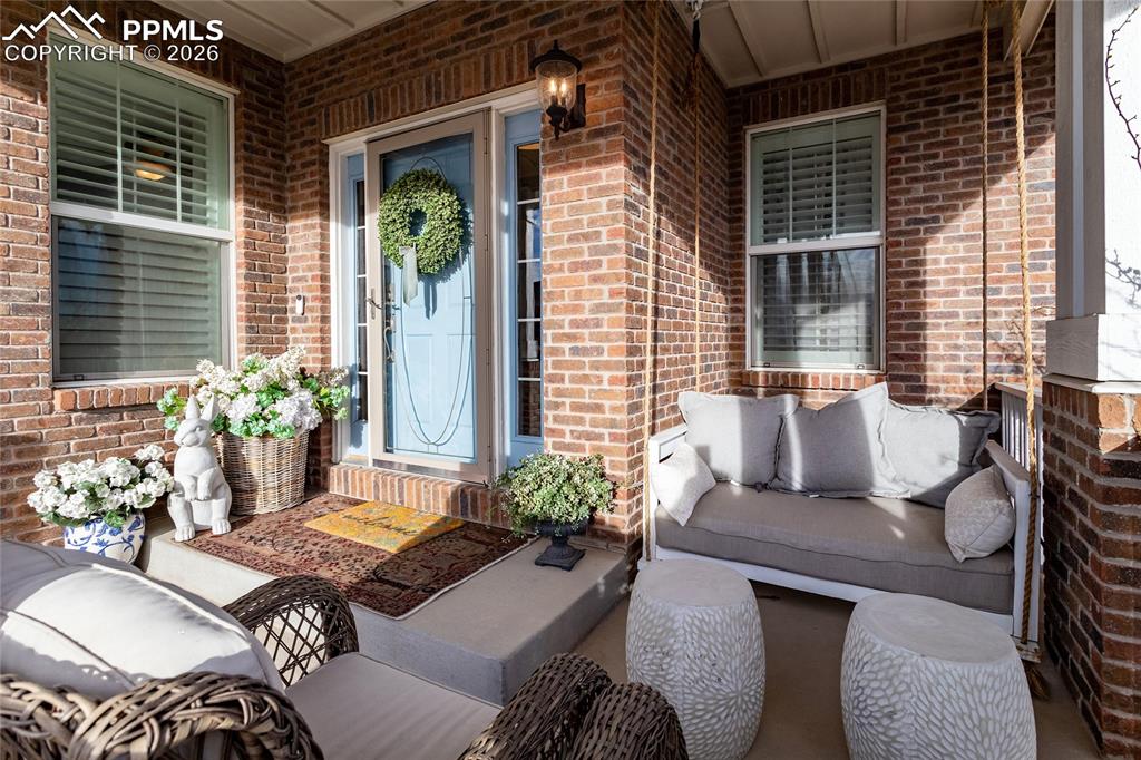 Image 4 of 50: Entry