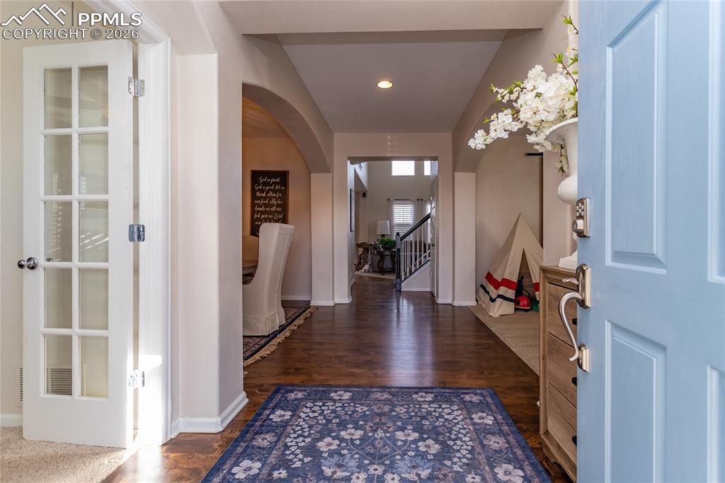 Image 5 of 50: Entry