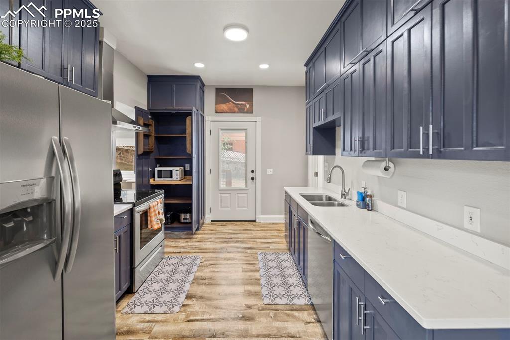 Image 11 of 40: Kitchen