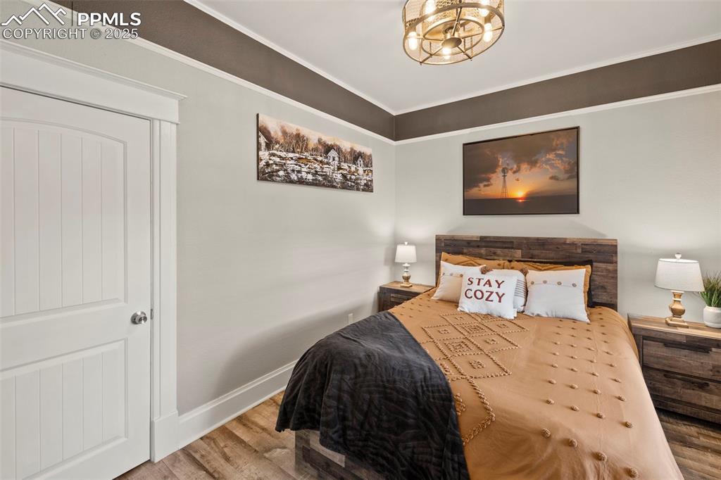 Image 17 of 40: Bedroom