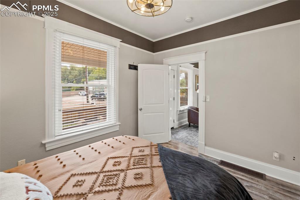 Image 18 of 40: Bedroom