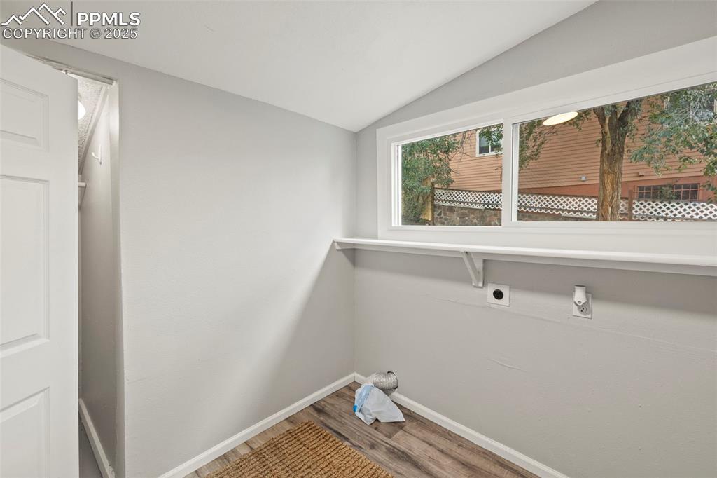 Image 20 of 40: Laundry