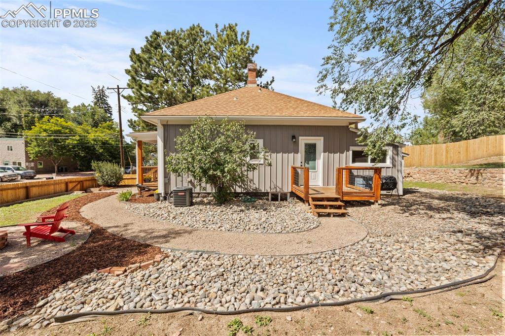 Image 34 of 40: Back of Structure