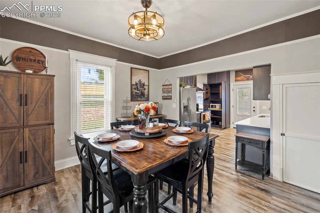 Image 7 of 40: Dining Area