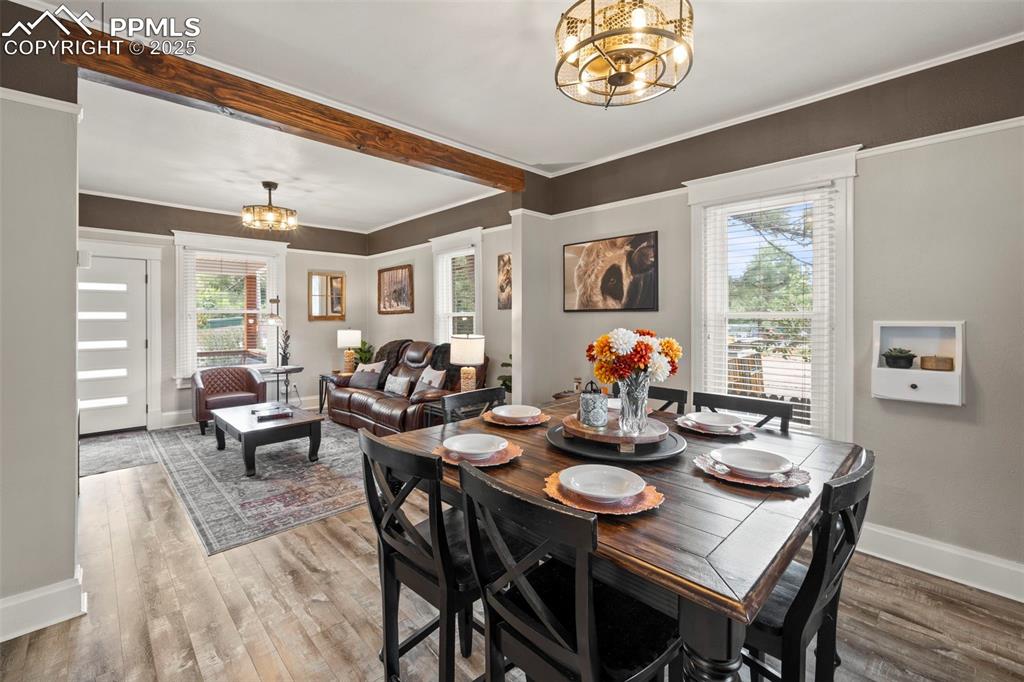 Image 9 of 40: Dining Area