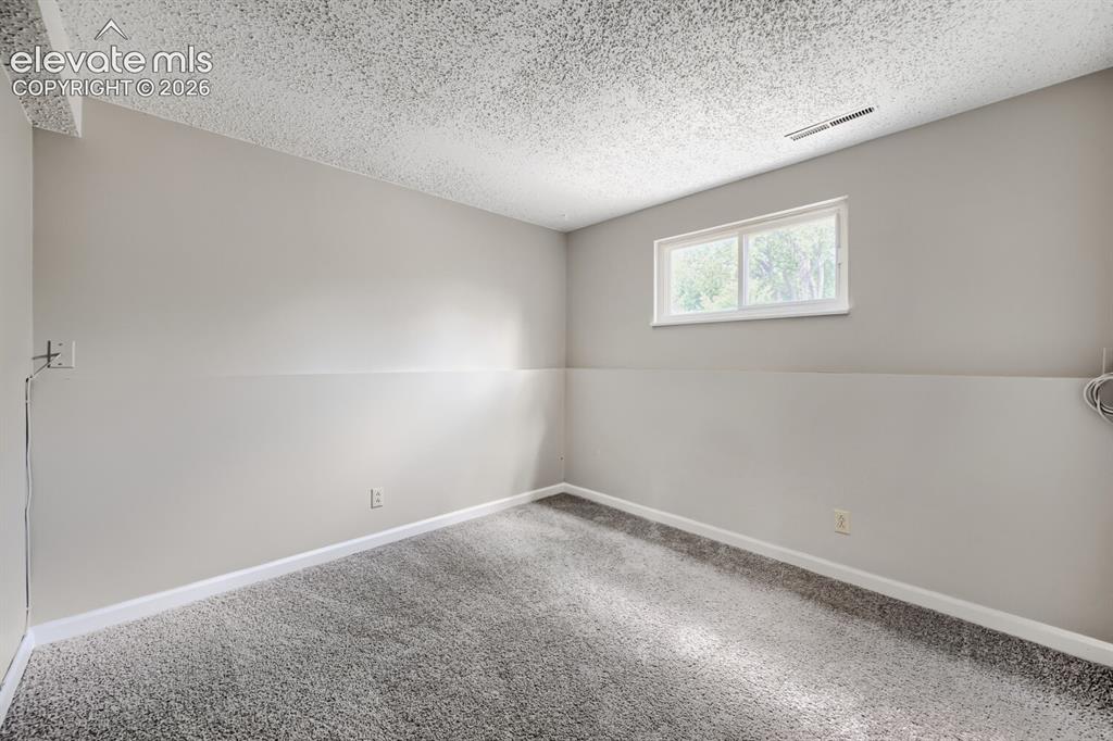 Image 15 of 26: Living Room