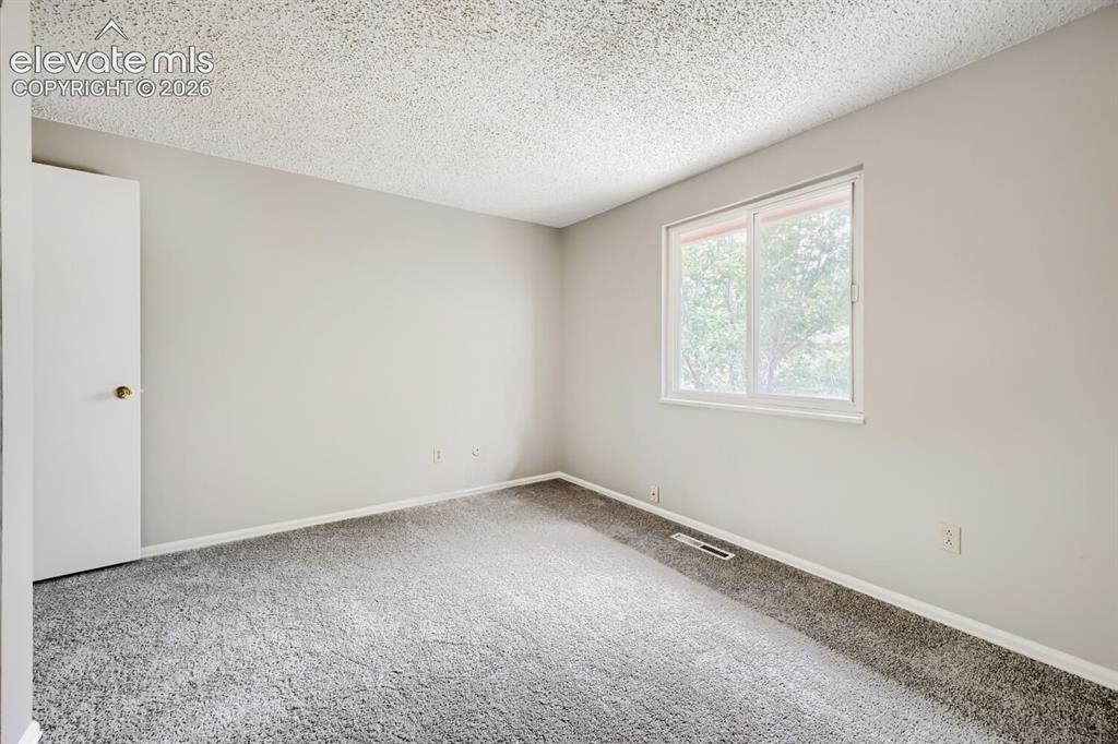 Image 19 of 26: Bedroom