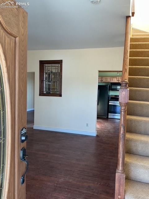 Image 14 of 36: Entry