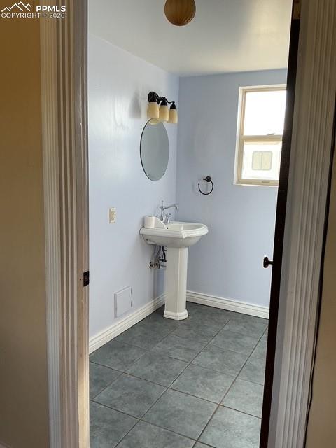 Image 34 of 36: Downstairs bath