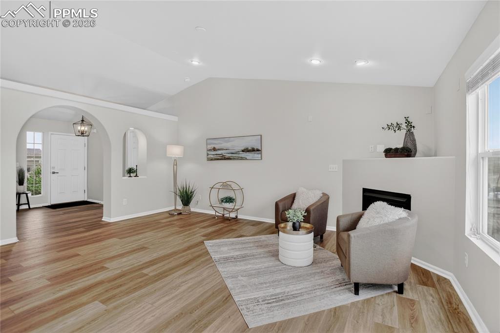 Image 3 of 29: Large living room