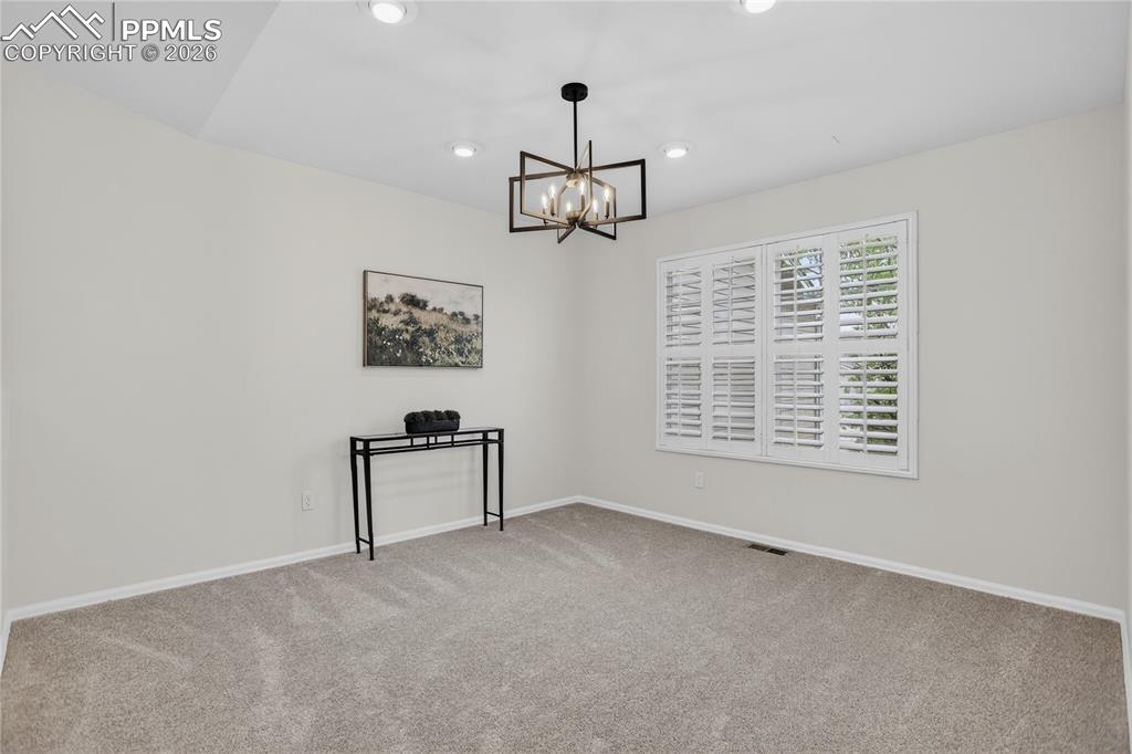 Image 5 of 29: Dining room