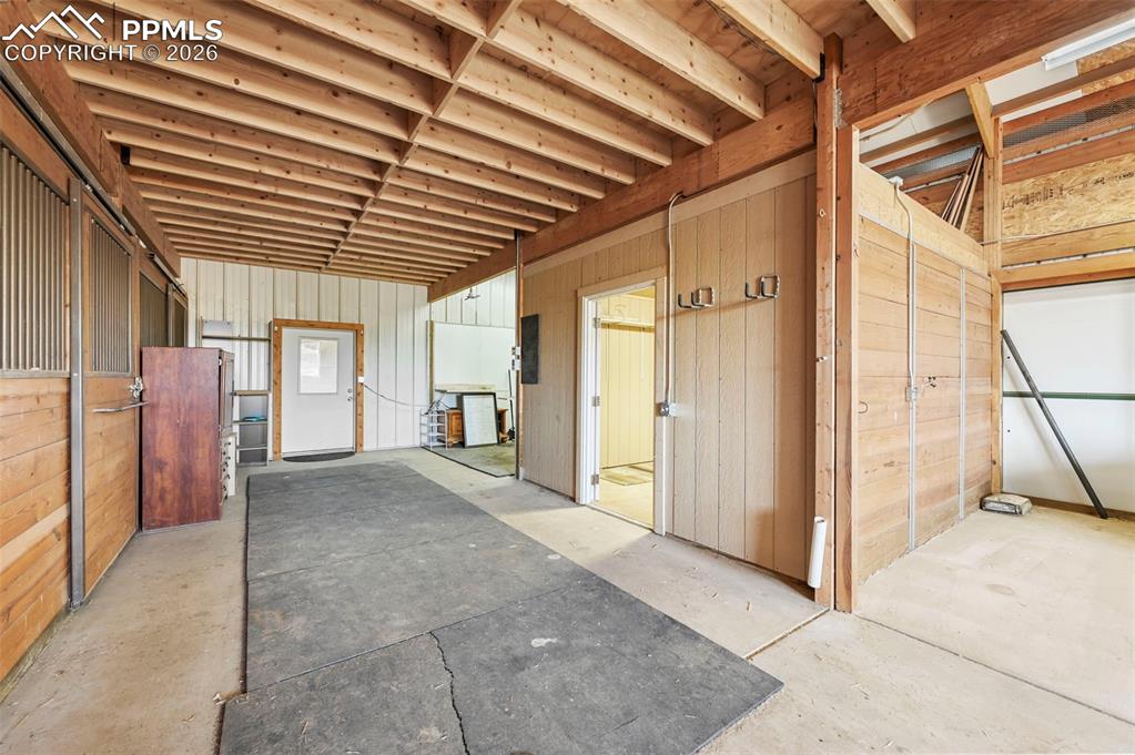 Image 17 of 46: Stable