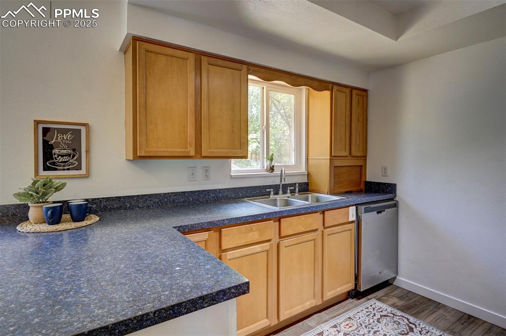 Image 10 of 29: Kitchen