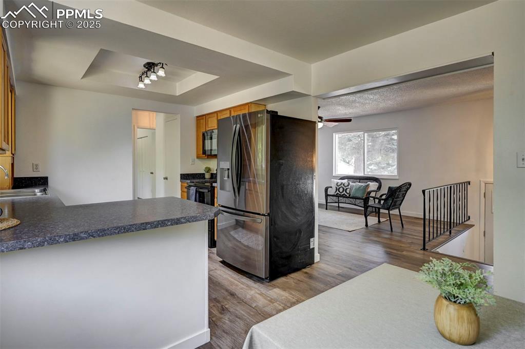 Image 7 of 29: Kitchen