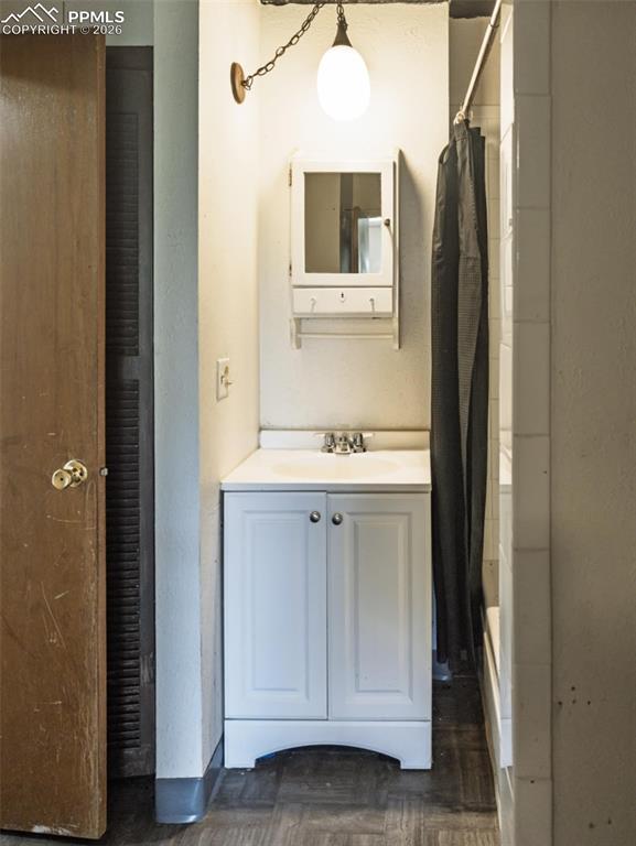 Image 22 of 24: Bathroom