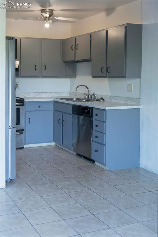 Image 8 of 24: Kitchen