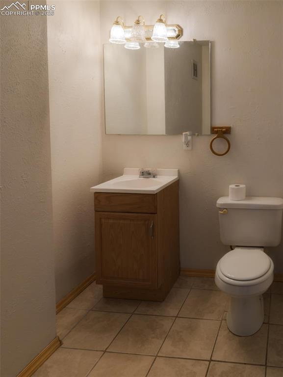 Image 9 of 24: Kitchen