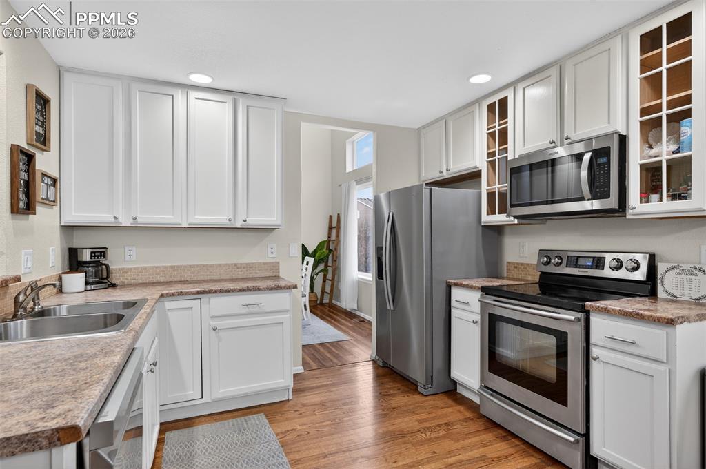 Image 12 of 47: Kitchen