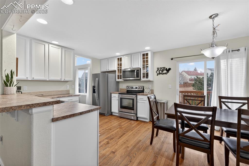 Image 16 of 47: Kitchen