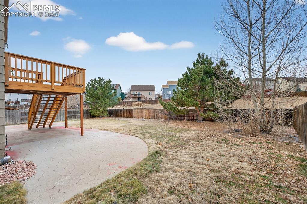 Image 44 of 47: Yard