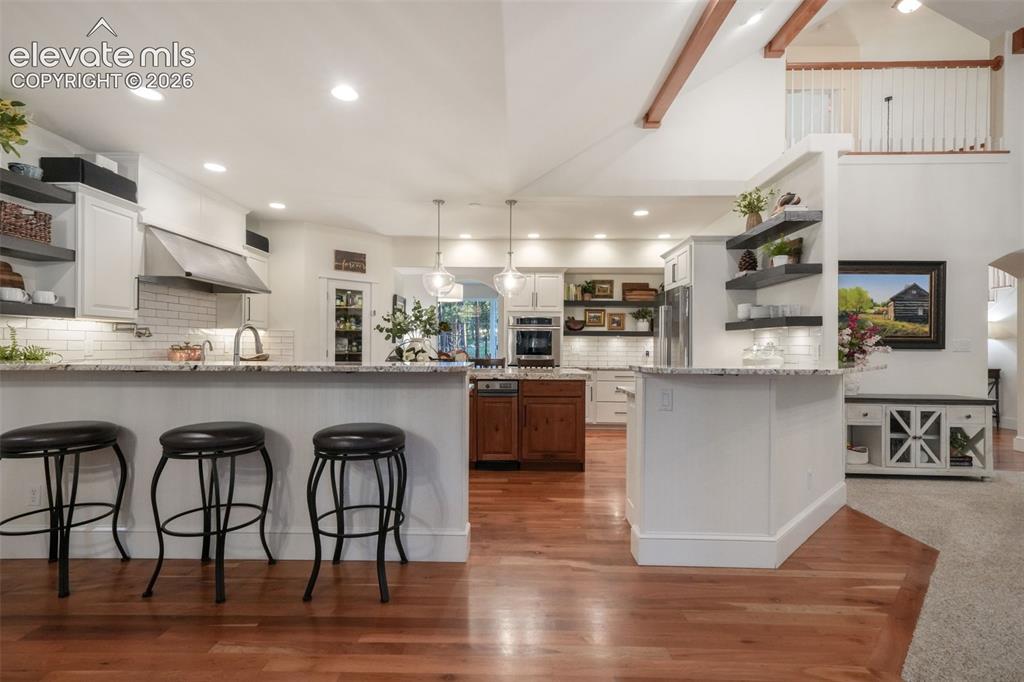 Image 18 of 50: Kitchen