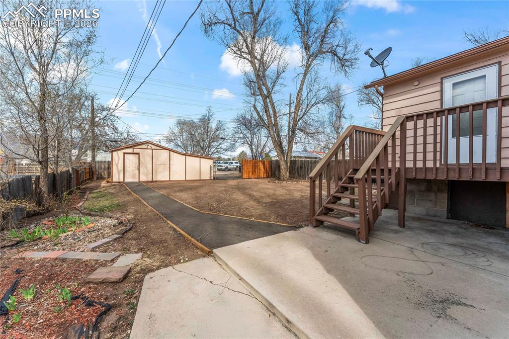 Image 28 of 28: Yard