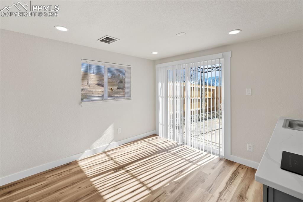 Image 23 of 42: Private Suite