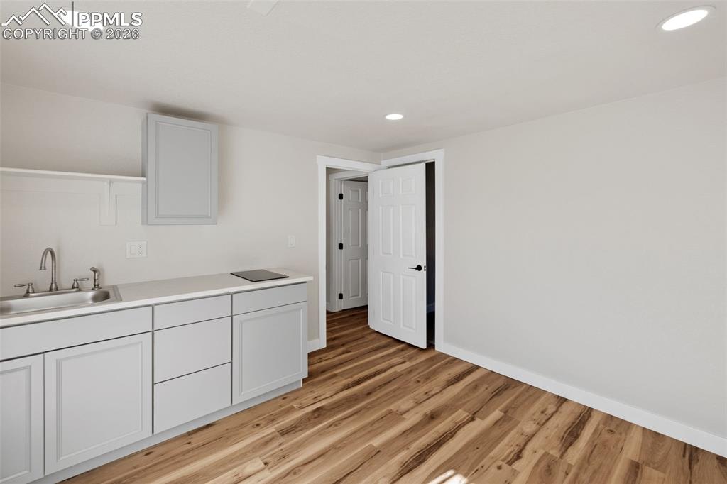 Image 25 of 42: Private Suite