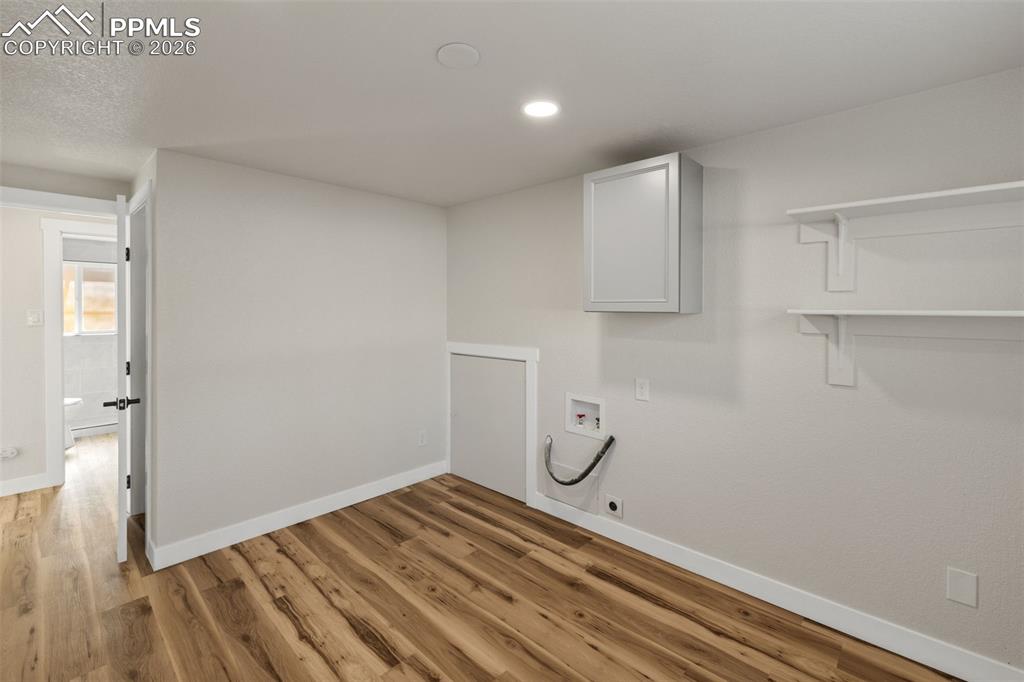 Image 31 of 42: Laundry