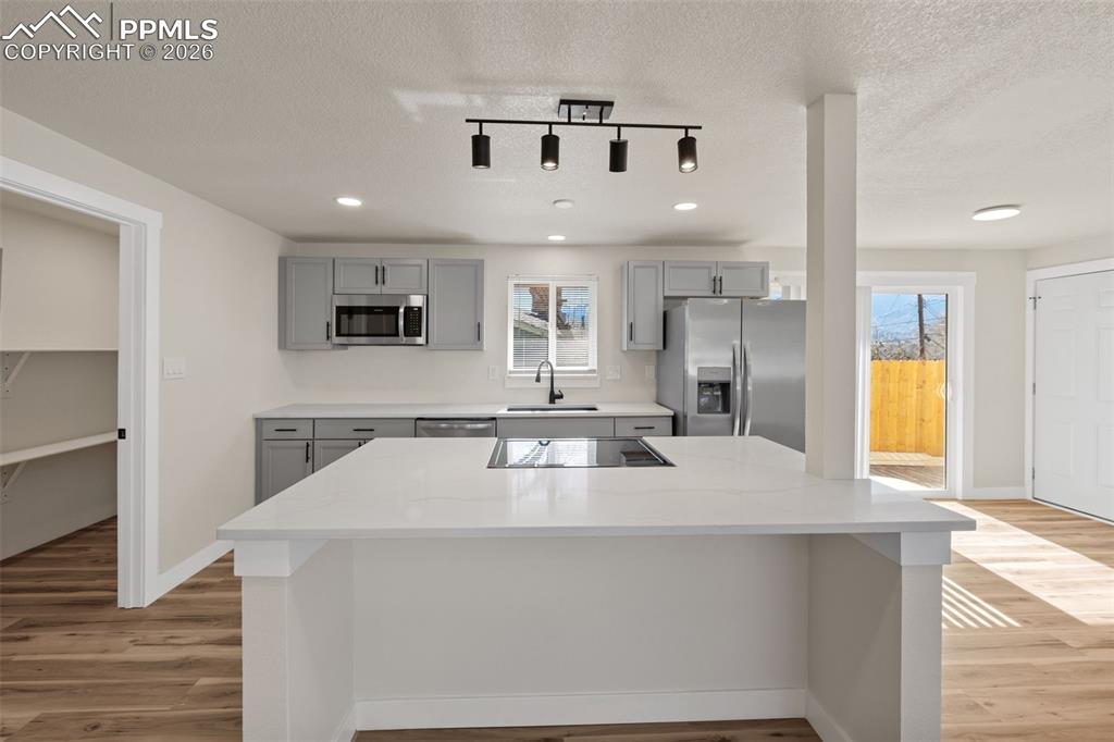 Image 7 of 42: Kitchen