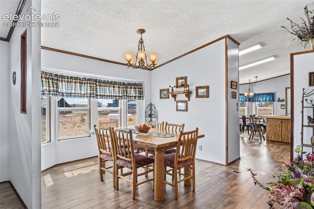 Image 11 of 48: Dining Area
