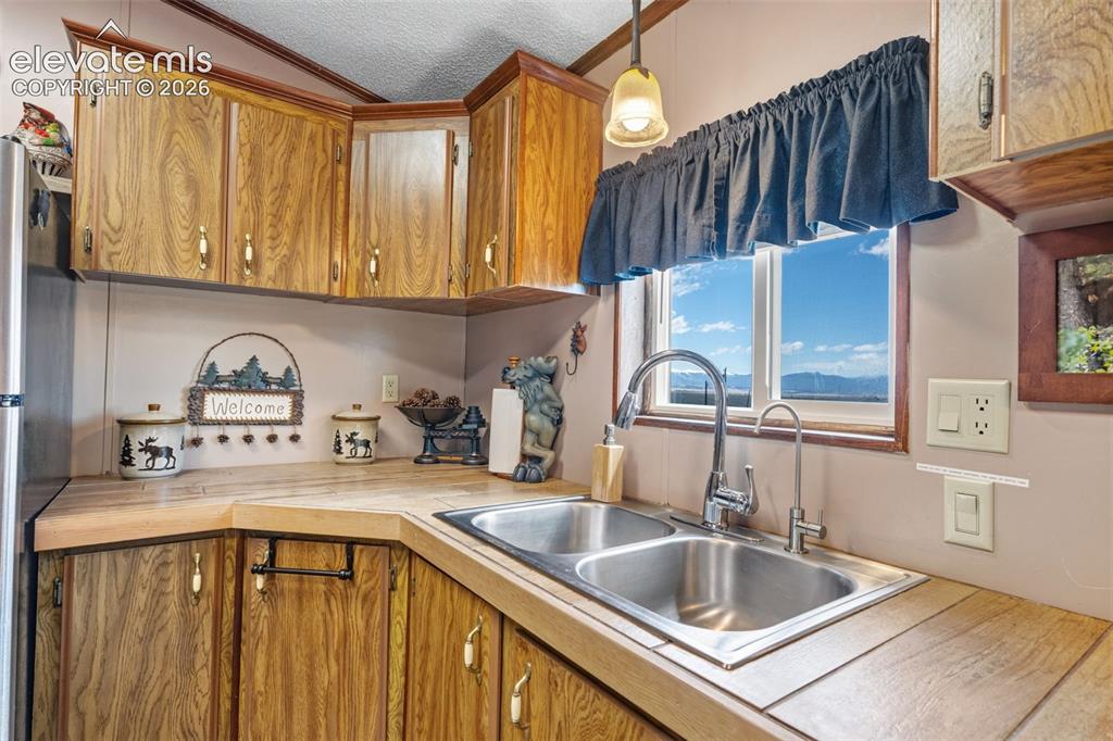 Image 17 of 48: Kitchen
