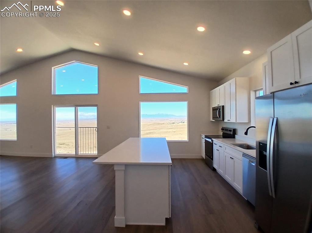 Image 10 of 39: Kitchen