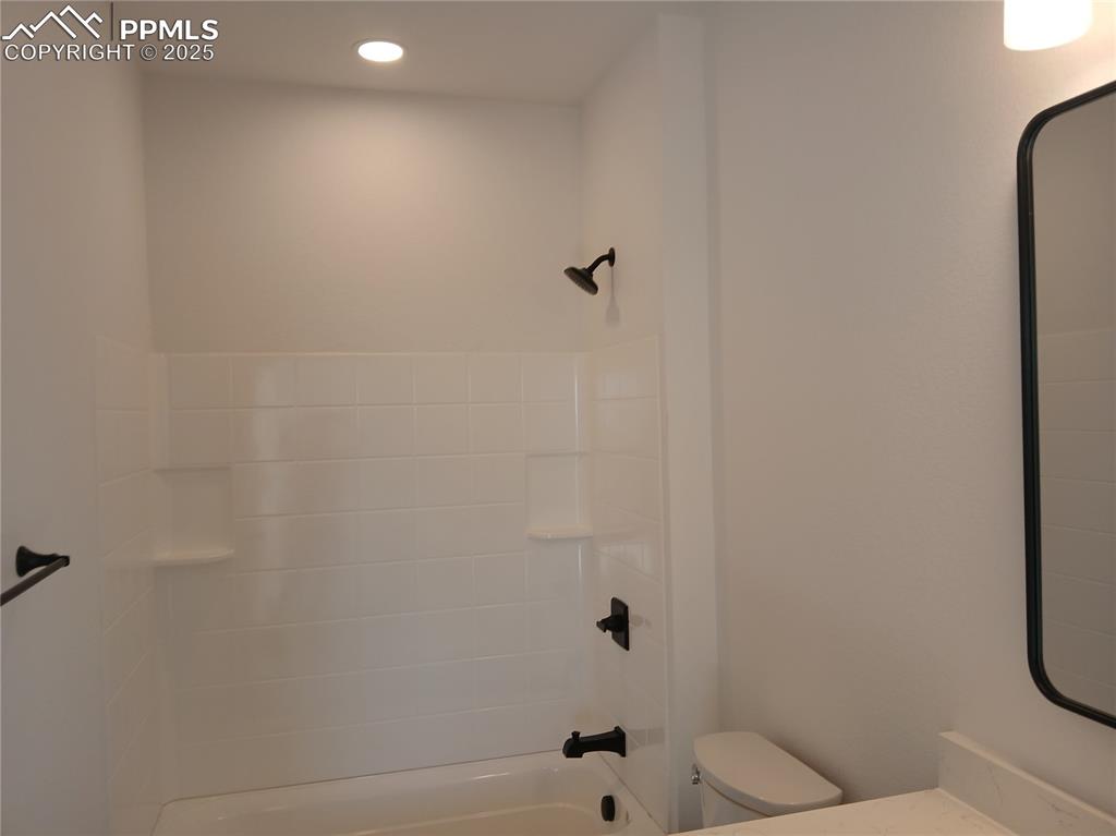 Image 27 of 39: Main Bath