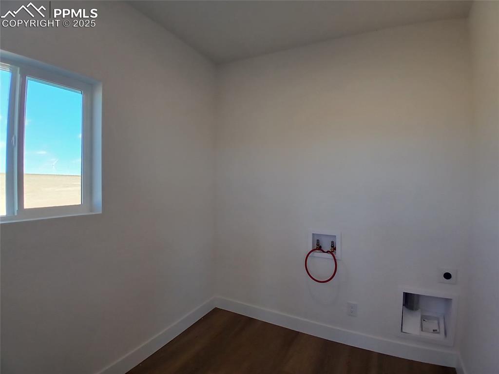 Image 30 of 39: Utility room next to entry.